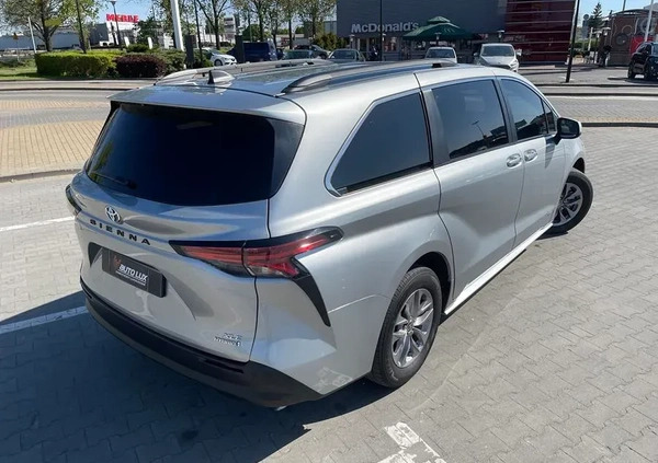 Toyota Sienna cena 209400 przebieg: 16990, rok produkcji 2021 z Narol małe 436